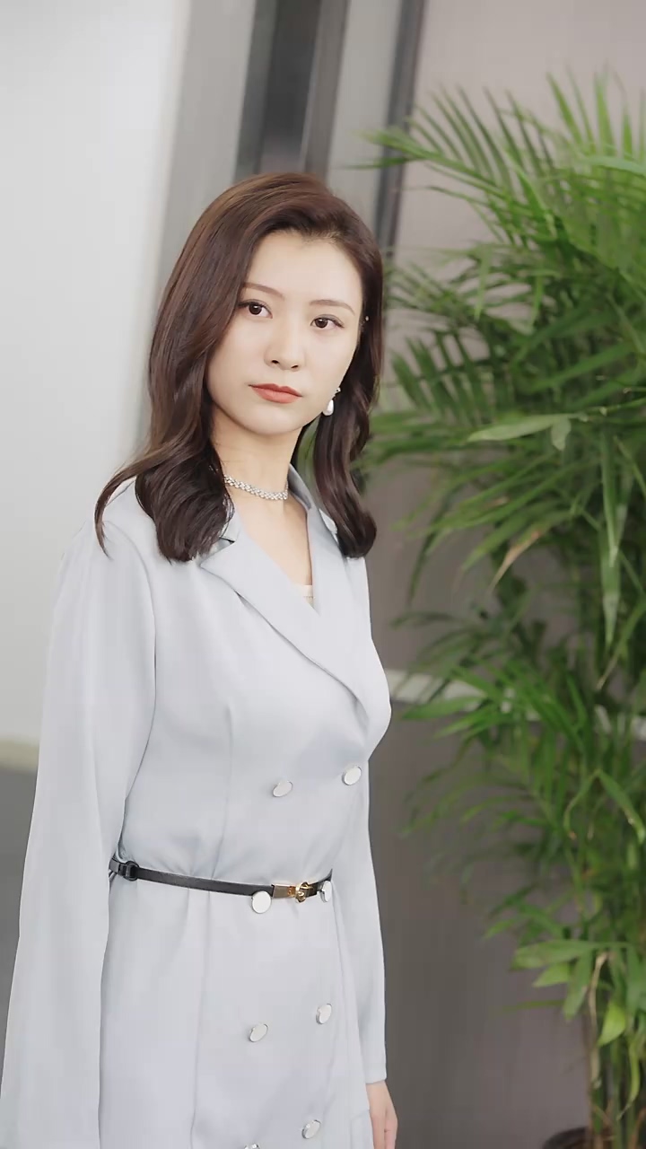 辞职\后，前总裁对我余情未了